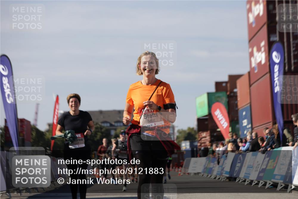 03.10.2025 - Köhlbrandbrückenlauf Jannik Wohlers http://msf.ph/oto/9121883 03.10.2025 13:36:51 Ziel 4974, 5287, 5313, 5767, 5808 meine-sportfotos.de