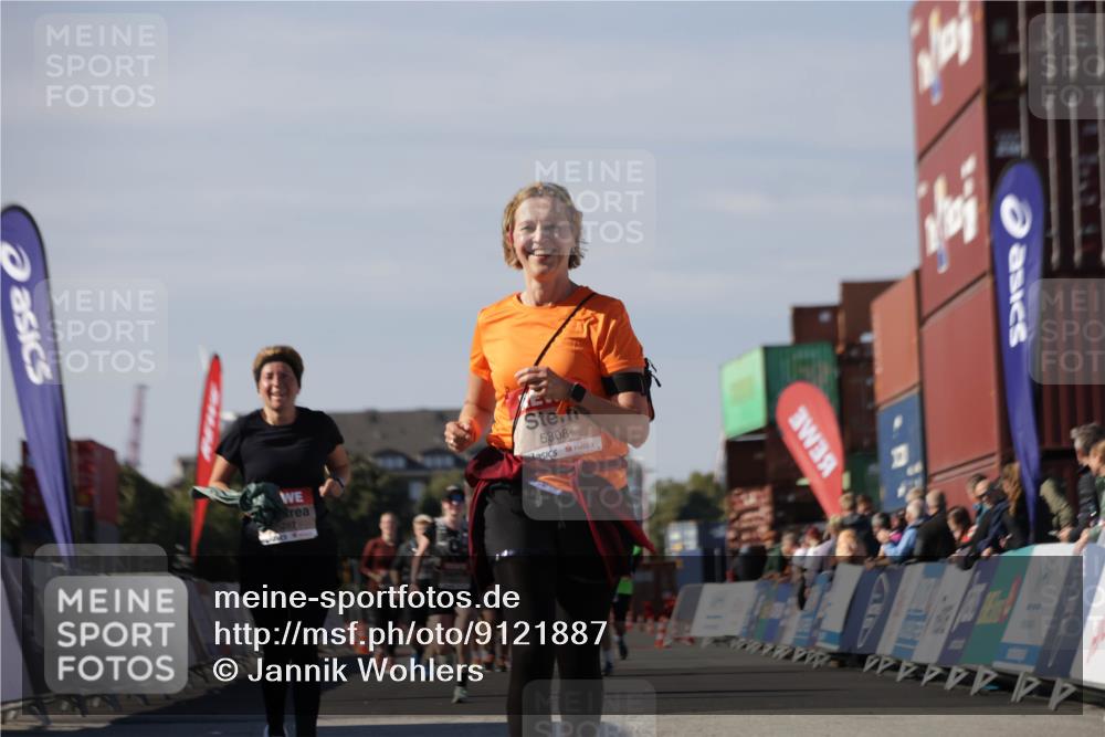 03.10.2025 - Köhlbrandbrückenlauf Jannik Wohlers http://msf.ph/oto/9121887 03.10.2025 13:36:51 Ziel 4974, 5287, 5313, 5767, 5808 meine-sportfotos.de
