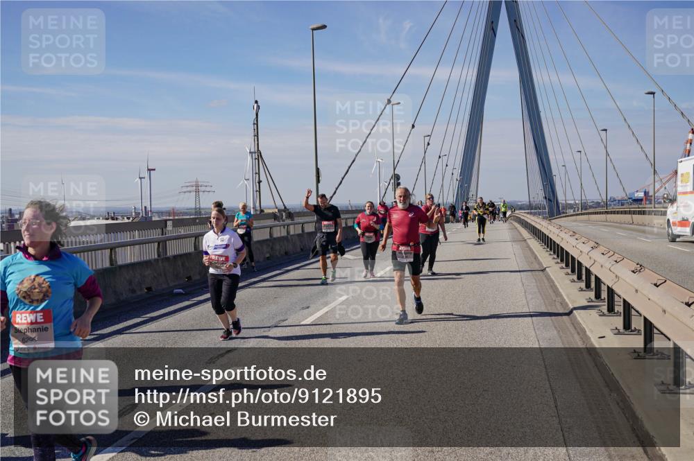 03.10.2025 - Köhlbrandbrückenlauf Michael Burmester http://msf.ph/oto/9121895 03.10.2025 13:03:44 Position 2 6295 meine-sportfotos.de