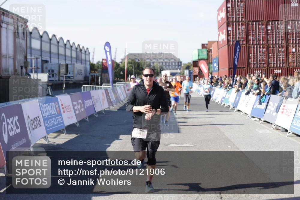 03.10.2025 - Köhlbrandbrückenlauf Jannik Wohlers http://msf.ph/oto/9121906 03.10.2025 13:04:56 Ziel 4061, 4175, 4217, 4240, 4303, 4449, 5670, 5785, 5849, 5951, 5952, 5968, 6268, 6561, 6716 meine-sportfotos.de