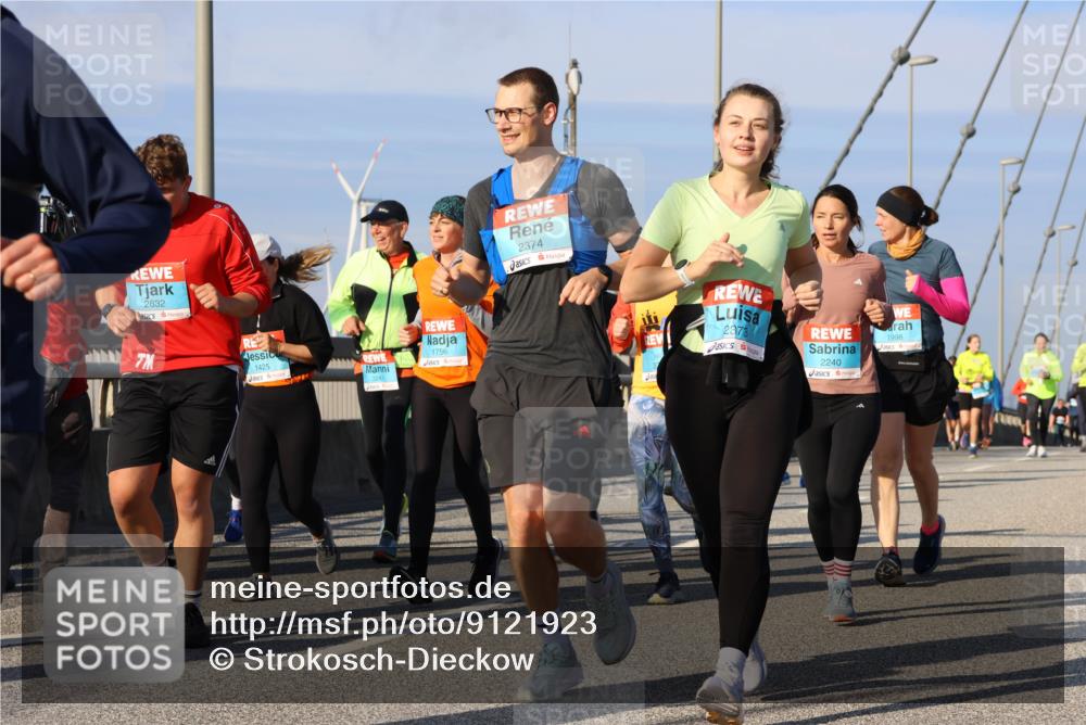 03.10.2025 - Köhlbrandbrückenlauf Strokosch-Dieckow http://msf.ph/oto/9121923 03.10.2025 09:58:11 Position 2 2632, 7, 1425, 3241, 1756, 2374, 2373, 1998, 2240 meine-sportfotos.de