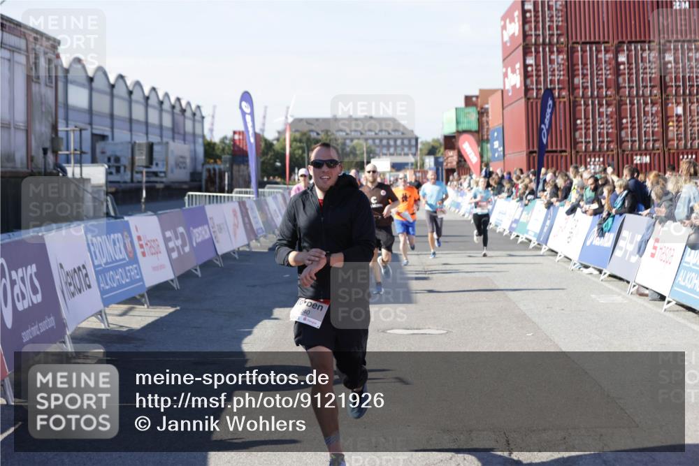 03.10.2025 - Köhlbrandbrückenlauf Jannik Wohlers http://msf.ph/oto/9121926 03.10.2025 13:04:56 Ziel 4061, 4175, 4217, 4240, 4303, 4449, 5670, 5785, 5849, 5951, 5952, 5968, 6268, 6561, 6716 meine-sportfotos.de
