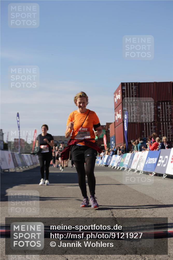 03.10.2025 - Köhlbrandbrückenlauf Jannik Wohlers http://msf.ph/oto/9121927 03.10.2025 13:36:53 Ziel 4974, 5287, 5313, 5808 meine-sportfotos.de
