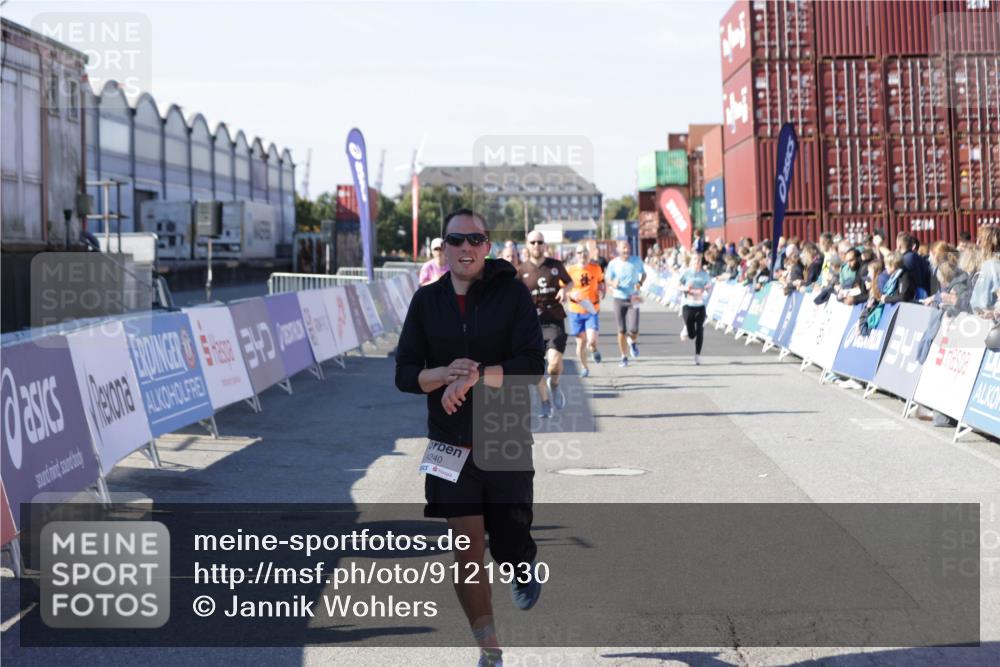 03.10.2025 - Köhlbrandbrückenlauf Jannik Wohlers http://msf.ph/oto/9121930 03.10.2025 13:04:56 Ziel 4061, 4175, 4217, 4240, 4303, 4449, 5670, 5785, 5849, 5951, 5952, 5968, 6268, 6561, 6716 meine-sportfotos.de