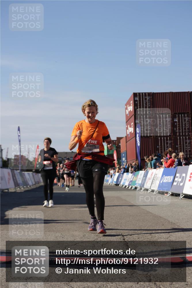 03.10.2025 - Köhlbrandbrückenlauf Jannik Wohlers http://msf.ph/oto/9121932 03.10.2025 13:36:53 Ziel 4974, 5287, 5313, 5808 meine-sportfotos.de