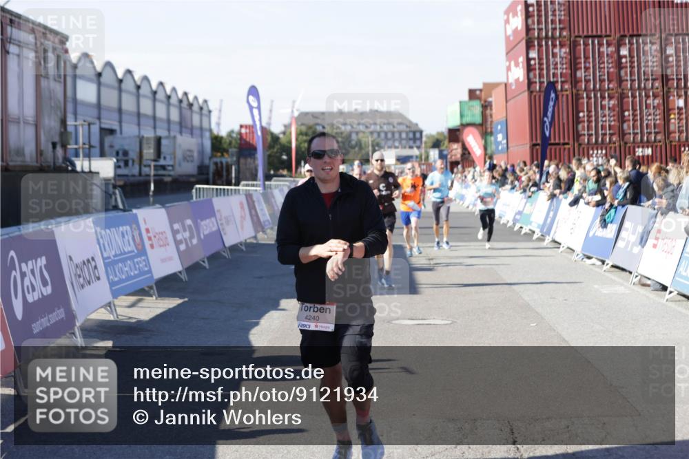 03.10.2025 - Köhlbrandbrückenlauf Jannik Wohlers http://msf.ph/oto/9121934 03.10.2025 13:04:56 Ziel 4061, 4175, 4217, 4240, 4303, 4449, 5670, 5785, 5849, 5951, 5952, 5968, 6268, 6561, 6716 meine-sportfotos.de