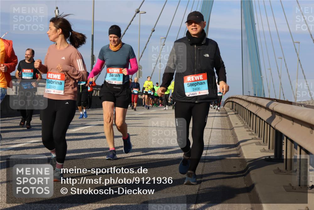 03.10.2025 - Köhlbrandbrückenlauf Strokosch-Dieckow http://msf.ph/oto/9121936 03.10.2025 09:58:13 Position 2 2240, 1998, 2406 meine-sportfotos.de