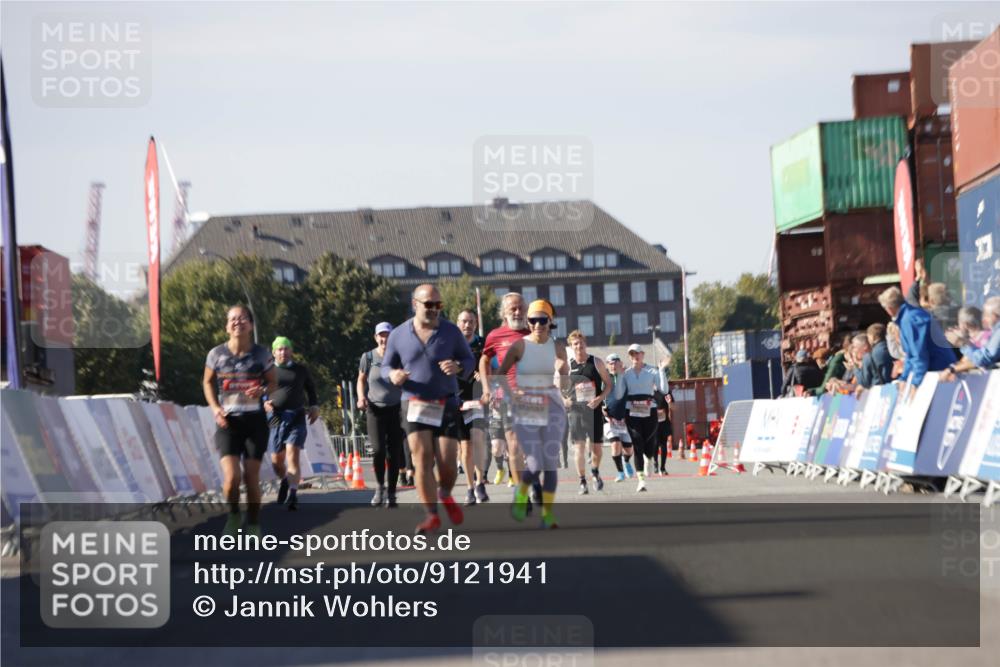 03.10.2025 - Köhlbrandbrückenlauf Jannik Wohlers http://msf.ph/oto/9121941 03.10.2025 13:39:05 Ziel 5584, 6030 meine-sportfotos.de