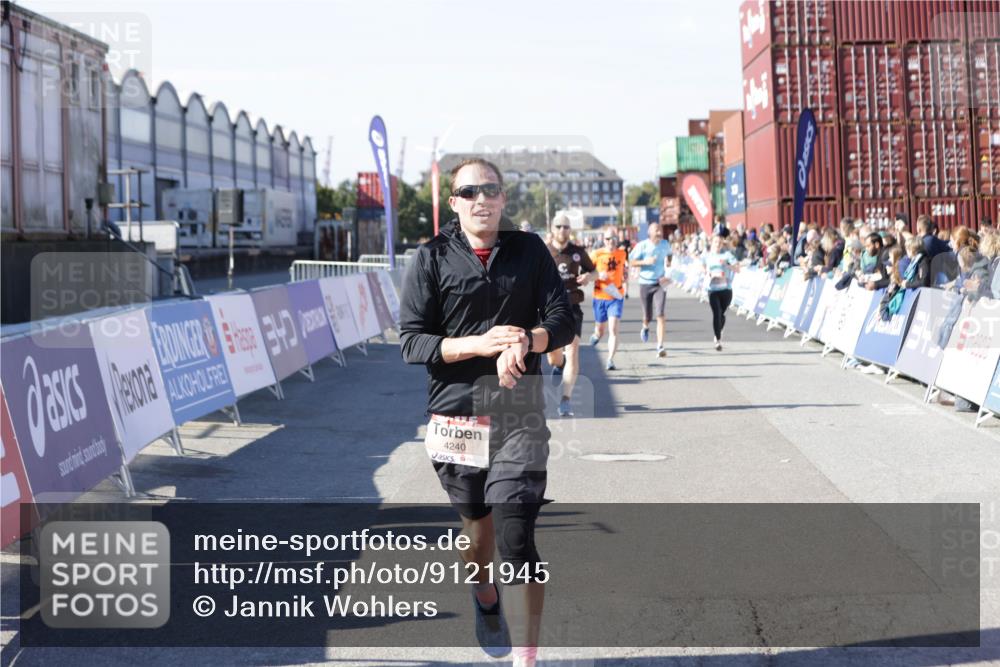 03.10.2025 - Köhlbrandbrückenlauf Jannik Wohlers http://msf.ph/oto/9121945 03.10.2025 13:04:56 Ziel 4061, 4175, 4217, 4240, 4303, 4449, 5670, 5785, 5849, 5951, 5952, 5968, 6268, 6561, 6716 meine-sportfotos.de