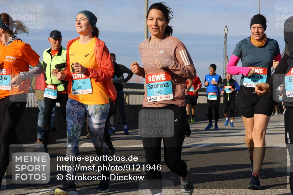 03.10.2025 - Köhlbrandbrückenlauf Strokosch-Dieckow http://msf.ph/oto/9121946 03.10.2025 09:58:14 Position 2 56, 3241, 3787, 2240, 1998 meine-sportfotos.de