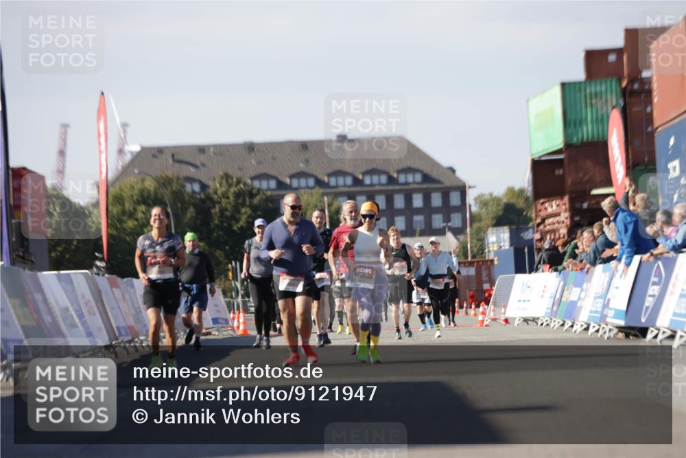 03.10.2025 - Köhlbrandbrückenlauf Jannik Wohlers http://msf.ph/oto/9121947 03.10.2025 13:39:05 Ziel 5584, 6030 meine-sportfotos.de