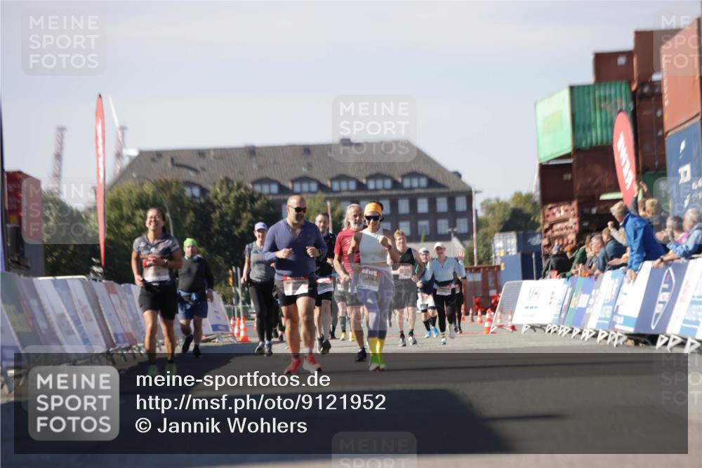 03.10.2025 - Köhlbrandbrückenlauf Jannik Wohlers http://msf.ph/oto/9121952 03.10.2025 13:39:05 Ziel 5584, 6030 meine-sportfotos.de