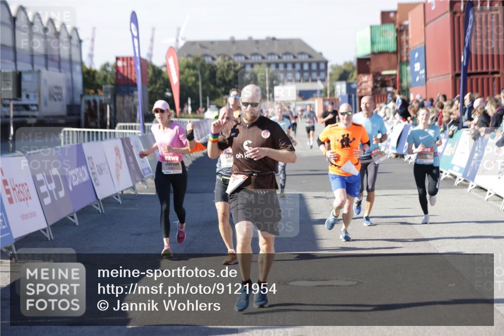 03.10.2025 - Köhlbrandbrückenlauf Jannik Wohlers http://msf.ph/oto/9121954 03.10.2025 13:04:58 Ziel 4061, 4175, 4217, 4240, 4449, 4751, 5670, 5785, 5849, 5951, 5952, 6268, 6561, 6716 meine-sportfotos.de