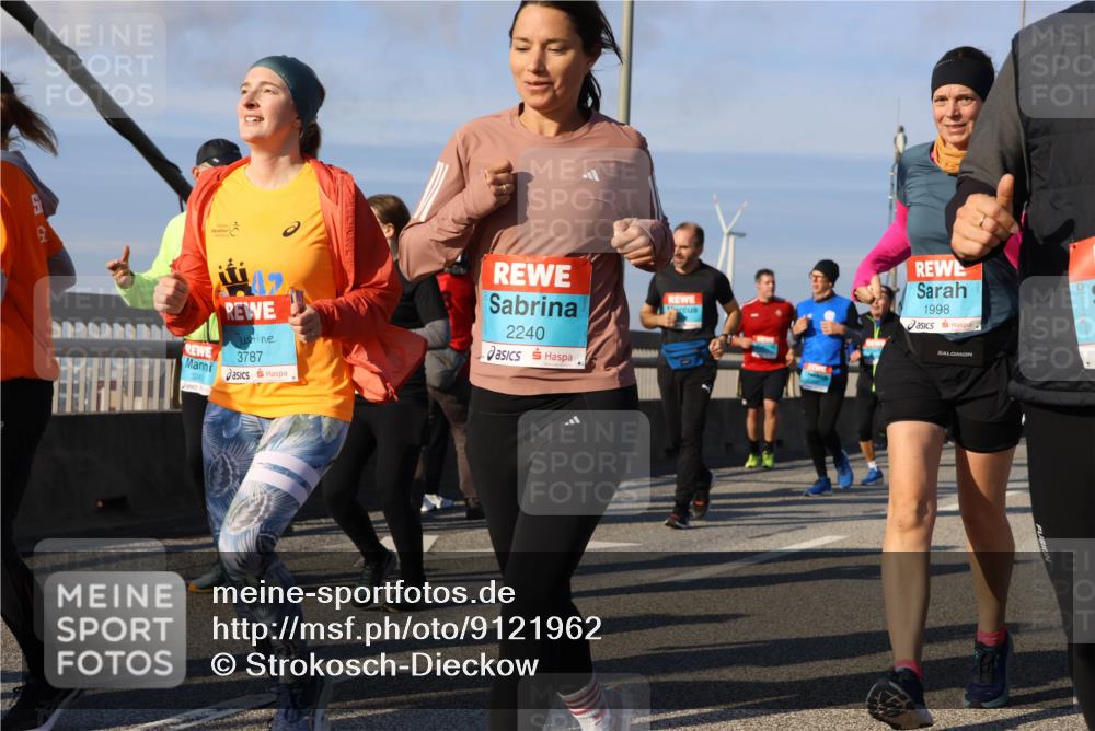 03.10.2025 - Köhlbrandbrückenlauf Strokosch-Dieckow http://msf.ph/oto/9121962 03.10.2025 09:58:14 Position 2 3241, 3787, 2240, 1998 meine-sportfotos.de