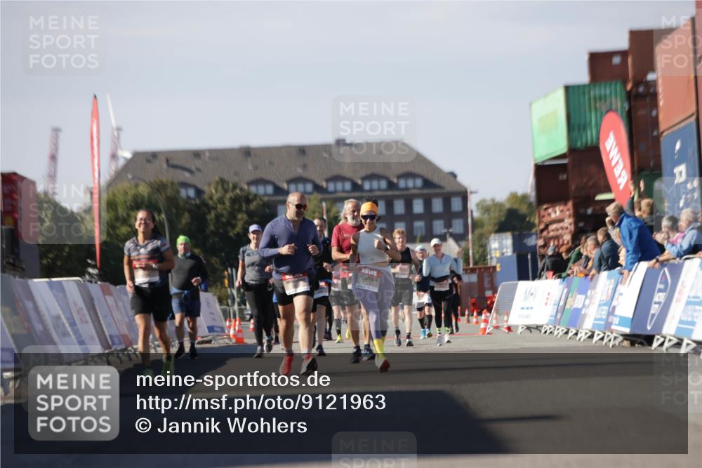 03.10.2025 - Köhlbrandbrückenlauf Jannik Wohlers http://msf.ph/oto/9121963 03.10.2025 13:39:05 Ziel 5584, 6030 meine-sportfotos.de
