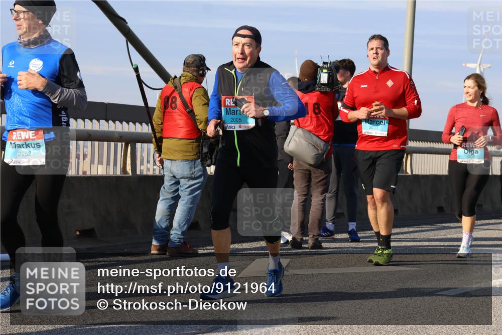 03.10.2025 - Köhlbrandbrückenlauf Strokosch-Dieckow http://msf.ph/oto/9121964 03.10.2025 09:58:18 Position 2 2952, 216, 2005, 2070, 1209 meine-sportfotos.de
