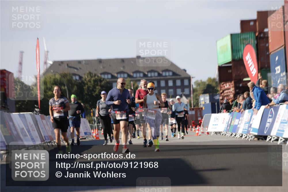 03.10.2025 - Köhlbrandbrückenlauf Jannik Wohlers http://msf.ph/oto/9121968 03.10.2025 13:39:05 Ziel 5584, 6030 meine-sportfotos.de
