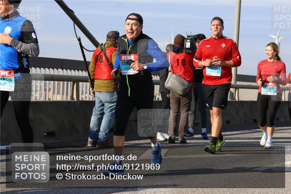 03.10.2025 - Köhlbrandbrückenlauf Strokosch-Dieckow http://msf.ph/oto/9121969 03.10.2025 09:58:18 Position 2 952, 5, 2005, 18, 2070, 1209 meine-sportfotos.de