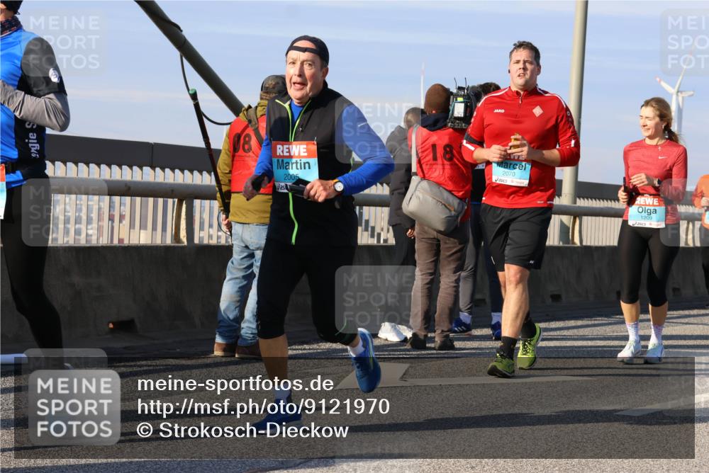 03.10.2025 - Köhlbrandbrückenlauf Strokosch-Dieckow http://msf.ph/oto/9121970 03.10.2025 09:58:18 Position 2 18, 2005, 2070, 1209 meine-sportfotos.de