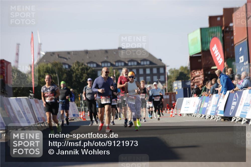 03.10.2025 - Köhlbrandbrückenlauf Jannik Wohlers http://msf.ph/oto/9121973 03.10.2025 13:39:05 Ziel 5584, 6030 meine-sportfotos.de
