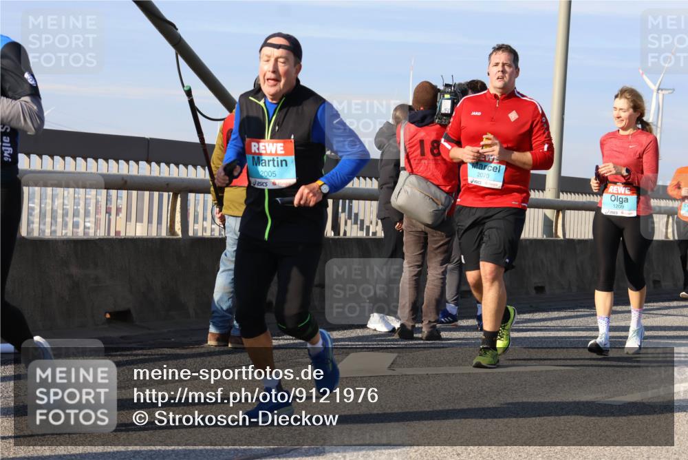 03.10.2025 - Köhlbrandbrückenlauf Strokosch-Dieckow http://msf.ph/oto/9121976 03.10.2025 09:58:18 Position 2 2005, 2070, 1209 meine-sportfotos.de