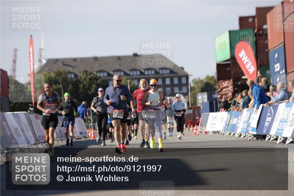03.10.2025 - Köhlbrandbrückenlauf Jannik Wohlers http://msf.ph/oto/9121997 03.10.2025 13:39:05 Ziel 5584, 6030 meine-sportfotos.de