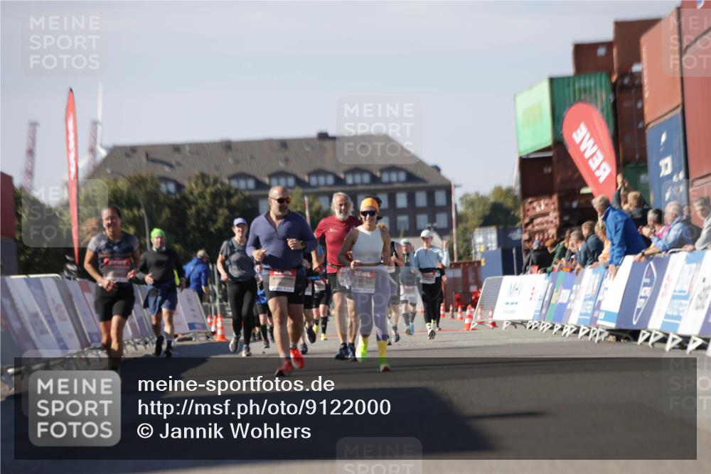 03.10.2025 - Köhlbrandbrückenlauf Jannik Wohlers http://msf.ph/oto/9122000 03.10.2025 13:39:05 Ziel 5584, 6030 meine-sportfotos.de