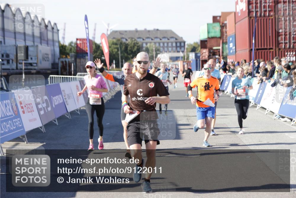03.10.2025 - Köhlbrandbrückenlauf Jannik Wohlers http://msf.ph/oto/9122011 03.10.2025 13:04:58 Ziel 4061, 4175, 4217, 4240, 4449, 4751, 5670, 5785, 5849, 5951, 5952, 6268, 6561, 6716 meine-sportfotos.de