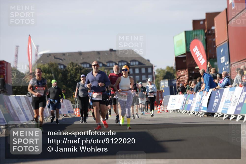 03.10.2025 - Köhlbrandbrückenlauf Jannik Wohlers http://msf.ph/oto/9122020 03.10.2025 13:39:07 Ziel 5584, 6030 meine-sportfotos.de