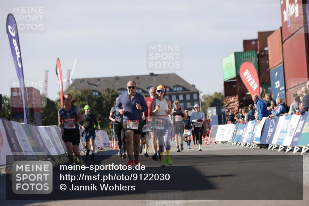 03.10.2025 - Köhlbrandbrückenlauf Jannik Wohlers http://msf.ph/oto/9122030 03.10.2025 13:39:08 Ziel  meine-sportfotos.de
