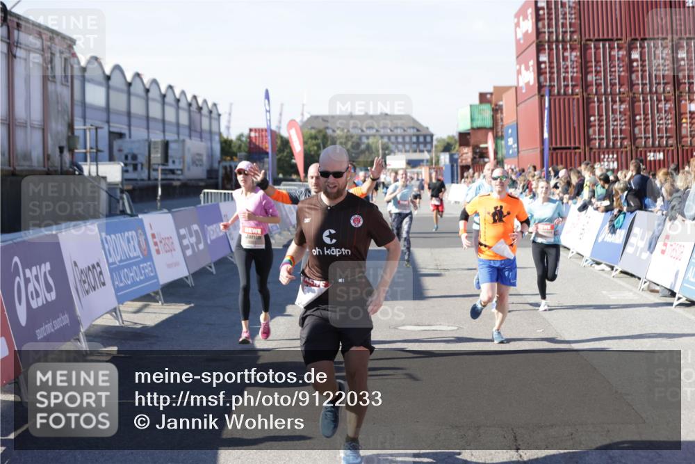 03.10.2025 - Köhlbrandbrückenlauf Jannik Wohlers http://msf.ph/oto/9122033 03.10.2025 13:04:59 Ziel 4061, 4175, 4217, 4240, 4751, 5670, 5785, 5951, 5952, 6561, 6716, 6719 meine-sportfotos.de