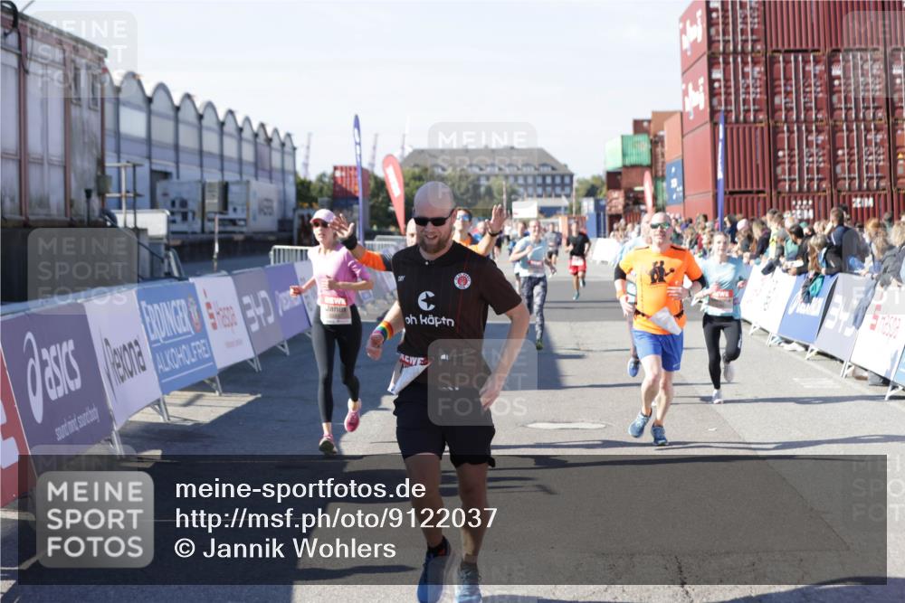 03.10.2025 - Köhlbrandbrückenlauf Jannik Wohlers http://msf.ph/oto/9122037 03.10.2025 13:04:59 Ziel 4061, 4175, 4217, 4240, 4751, 5670, 5785, 5951, 5952, 6561, 6716, 6719 meine-sportfotos.de