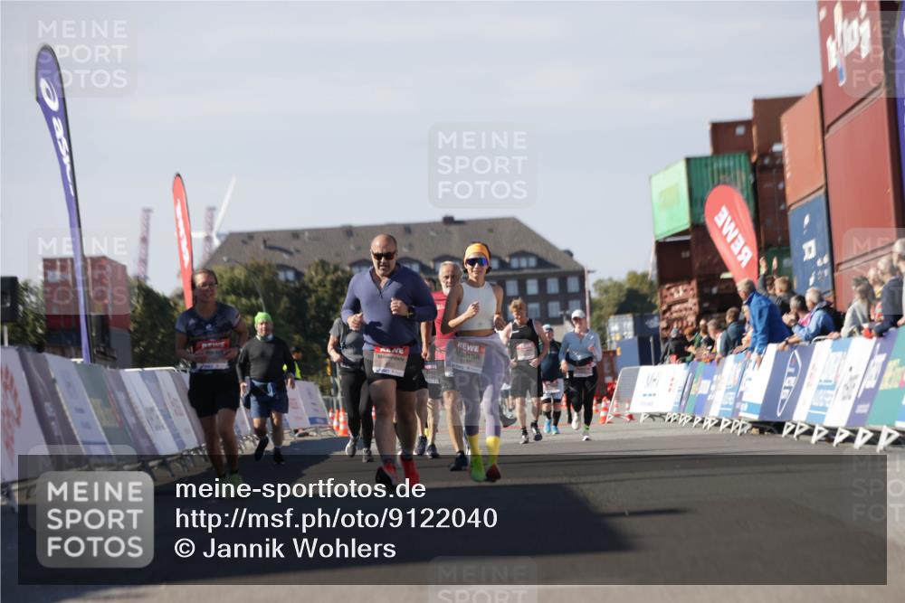 03.10.2025 - Köhlbrandbrückenlauf Jannik Wohlers http://msf.ph/oto/9122040 03.10.2025 13:39:08 Ziel  meine-sportfotos.de