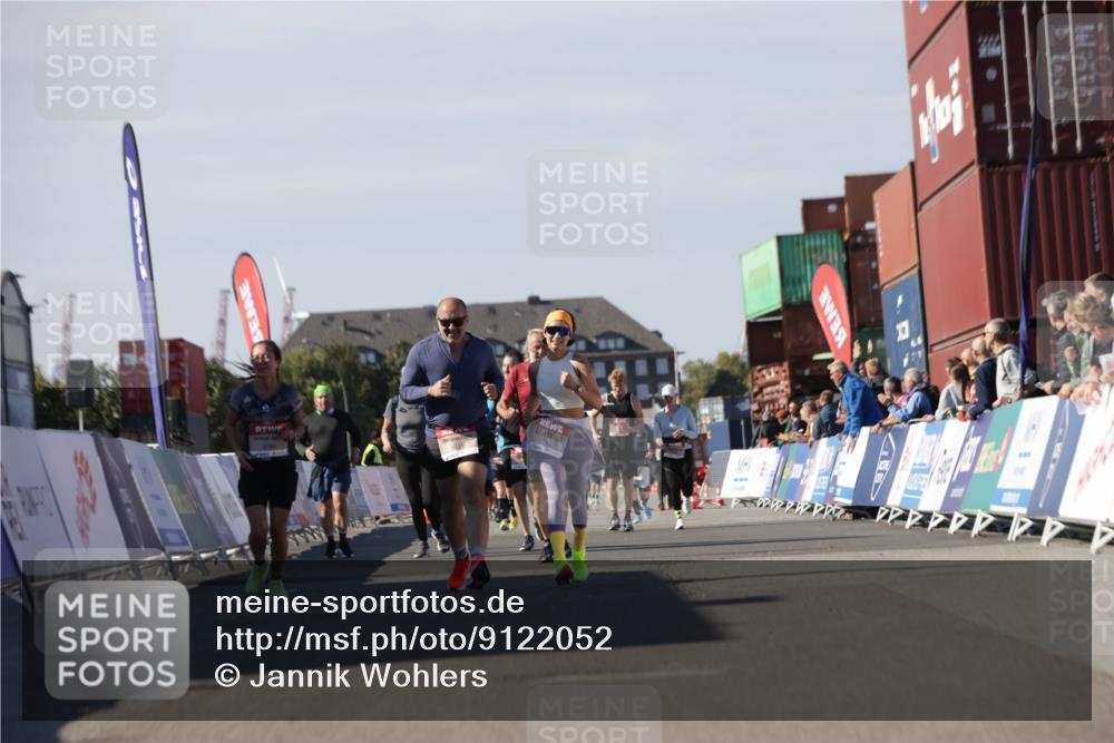03.10.2025 - Köhlbrandbrückenlauf Jannik Wohlers http://msf.ph/oto/9122052 03.10.2025 13:39:09 Ziel 4531 meine-sportfotos.de