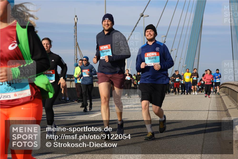 03.10.2025 - Köhlbrandbrückenlauf Strokosch-Dieckow http://msf.ph/oto/9122054 03.10.2025 09:58:36 Position 2 3664, 2351, 2371 meine-sportfotos.de