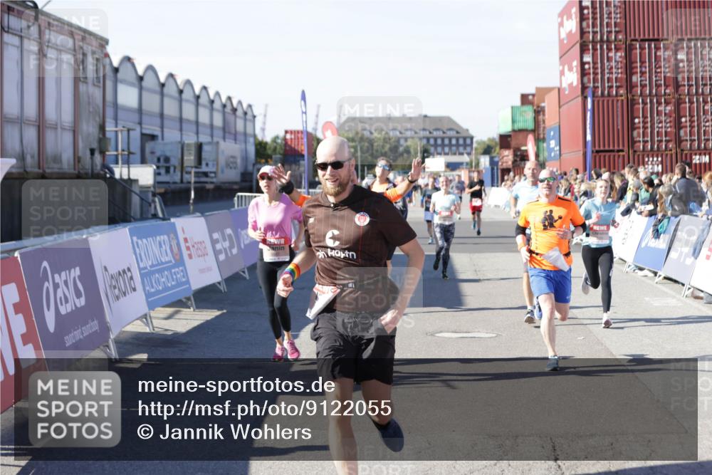 03.10.2025 - Köhlbrandbrückenlauf Jannik Wohlers http://msf.ph/oto/9122055 03.10.2025 13:04:59 Ziel 4061, 4175, 4217, 4240, 4751, 5670, 5785, 5951, 5952, 6561, 6716, 6719 meine-sportfotos.de