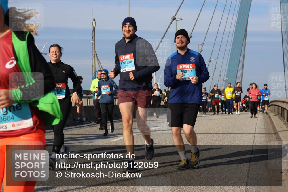 03.10.2025 - Köhlbrandbrückenlauf Strokosch-Dieckow http://msf.ph/oto/9122059 03.10.2025 09:58:37 Position 2 3664, 2351, 2371 meine-sportfotos.de