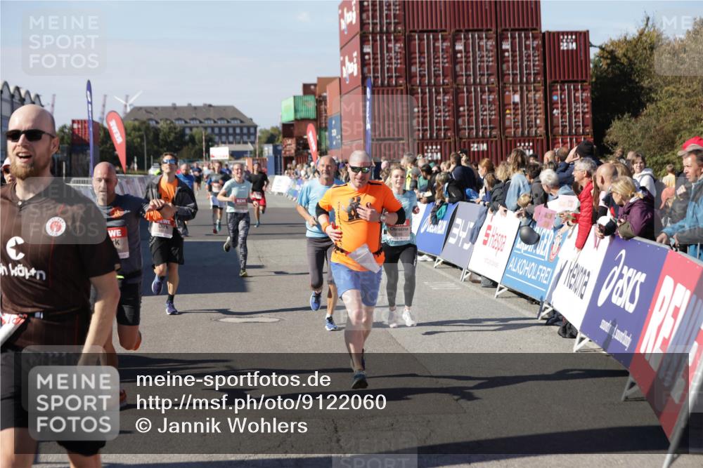 03.10.2025 - Köhlbrandbrückenlauf Jannik Wohlers http://msf.ph/oto/9122060 03.10.2025 13:05:00 Ziel 4175, 4217, 4240, 4751, 5670, 5785, 5951, 5952, 6561, 6719 meine-sportfotos.de