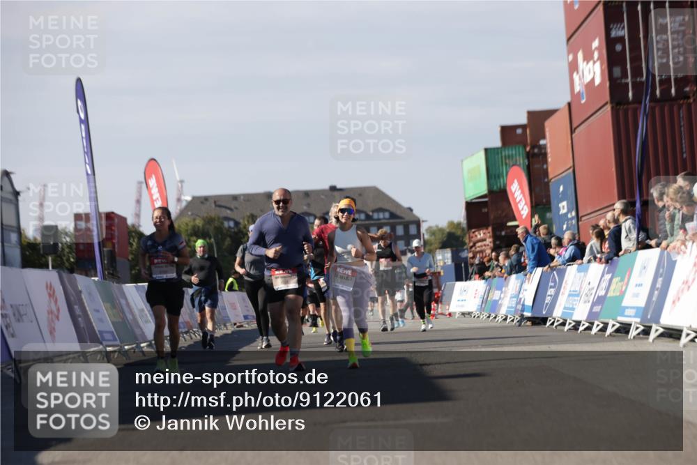 03.10.2025 - Köhlbrandbrückenlauf Jannik Wohlers http://msf.ph/oto/9122061 03.10.2025 13:39:09 Ziel 4531 meine-sportfotos.de