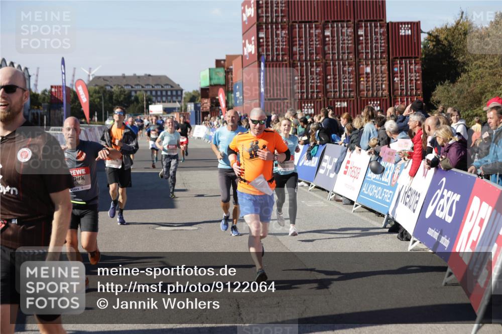 03.10.2025 - Köhlbrandbrückenlauf Jannik Wohlers http://msf.ph/oto/9122064 03.10.2025 13:05:00 Ziel 4175, 4217, 4240, 4751, 5670, 5785, 5951, 5952, 6561, 6719 meine-sportfotos.de