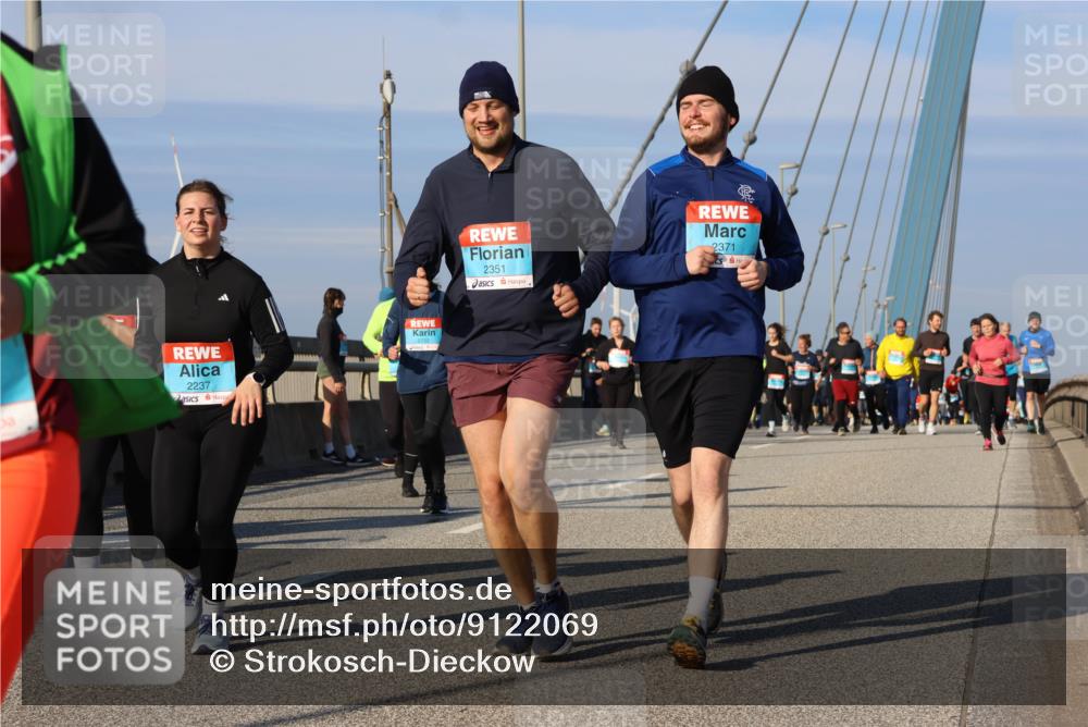 03.10.2025 - Köhlbrandbrückenlauf Strokosch-Dieckow http://msf.ph/oto/9122069 03.10.2025 09:58:37 Position 2 2237, 2351, 2371 meine-sportfotos.de