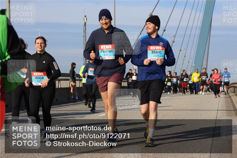 03.10.2025 - Köhlbrandbrückenlauf Strokosch-Dieckow http://msf.ph/oto/9122071 03.10.2025 09:58:37 Position 2 2237, 2351, 2371 meine-sportfotos.de