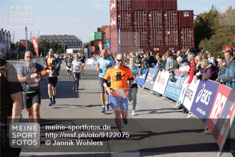 03.10.2025 - Köhlbrandbrückenlauf Jannik Wohlers http://msf.ph/oto/9122075 03.10.2025 13:05:00 Ziel 4175, 4217, 4240, 4751, 5670, 5785, 5951, 5952, 6561, 6719 meine-sportfotos.de
