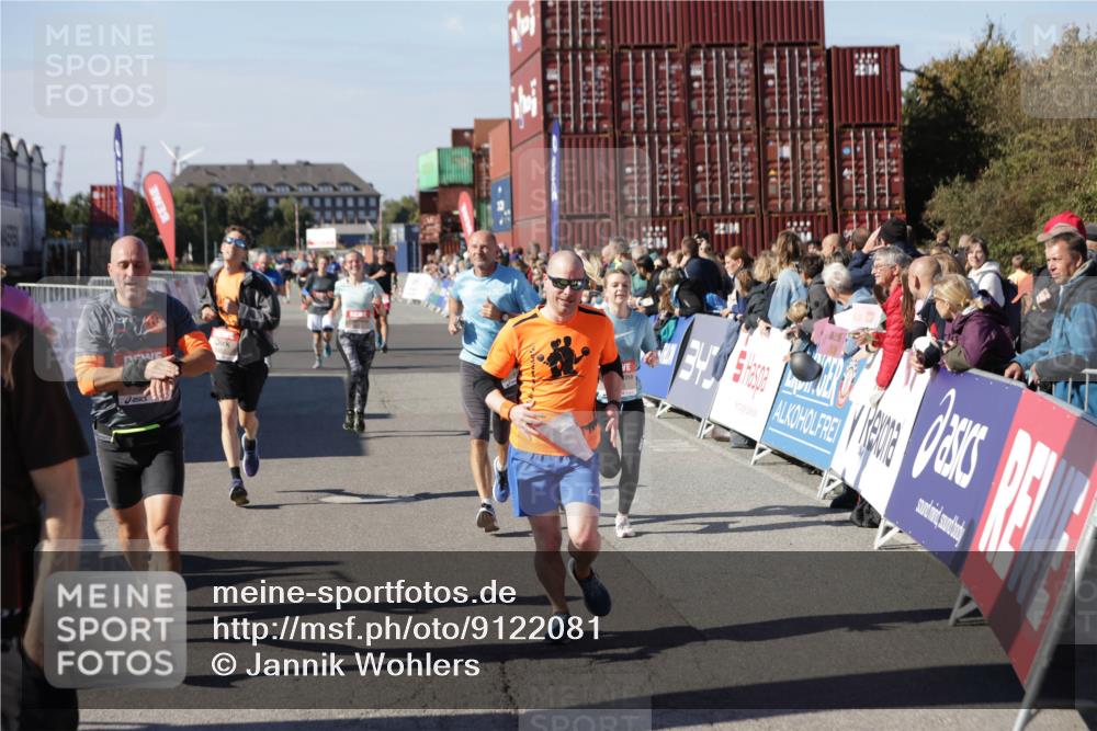 03.10.2025 - Köhlbrandbrückenlauf Jannik Wohlers http://msf.ph/oto/9122081 03.10.2025 13:05:00 Ziel 4175, 4217, 4240, 4751, 5670, 5785, 5951, 5952, 6561, 6719 meine-sportfotos.de