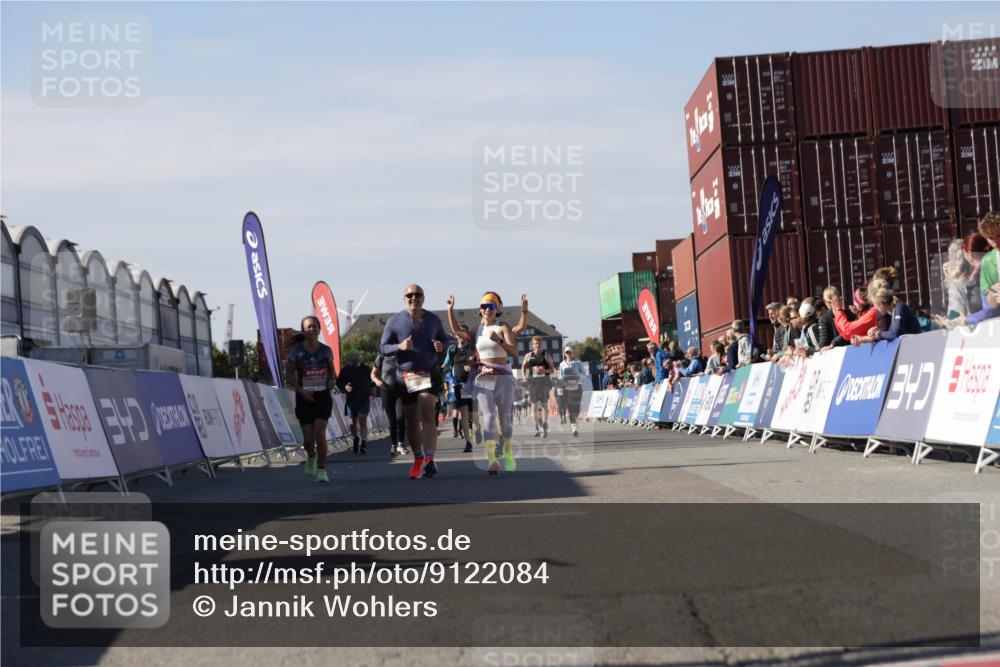 03.10.2025 - Köhlbrandbrückenlauf Jannik Wohlers http://msf.ph/oto/9122084 03.10.2025 13:39:11 Ziel 4531, 5111, 5766 meine-sportfotos.de