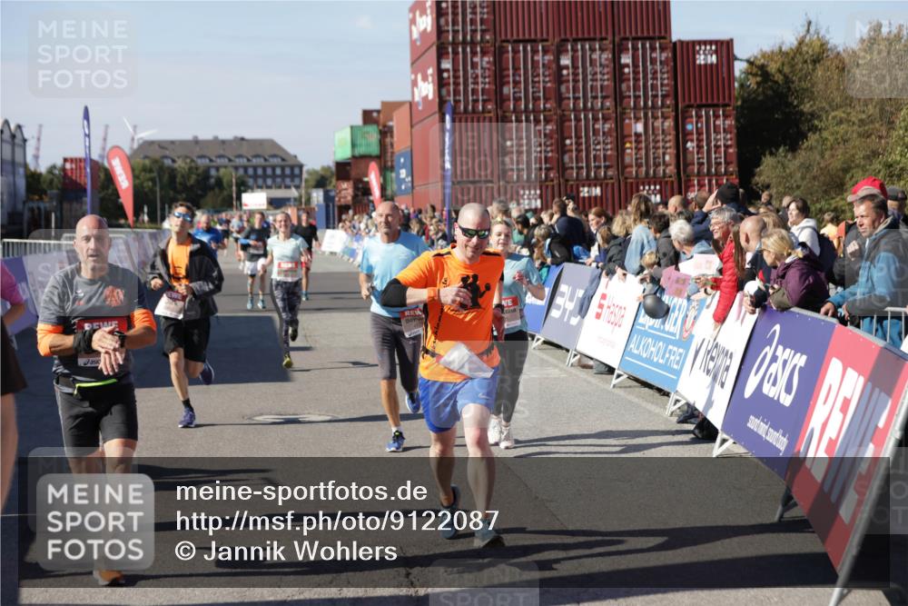03.10.2025 - Köhlbrandbrückenlauf Jannik Wohlers http://msf.ph/oto/9122087 03.10.2025 13:05:00 Ziel 4175, 4217, 4240, 4751, 5670, 5785, 5951, 5952, 6561, 6719 meine-sportfotos.de