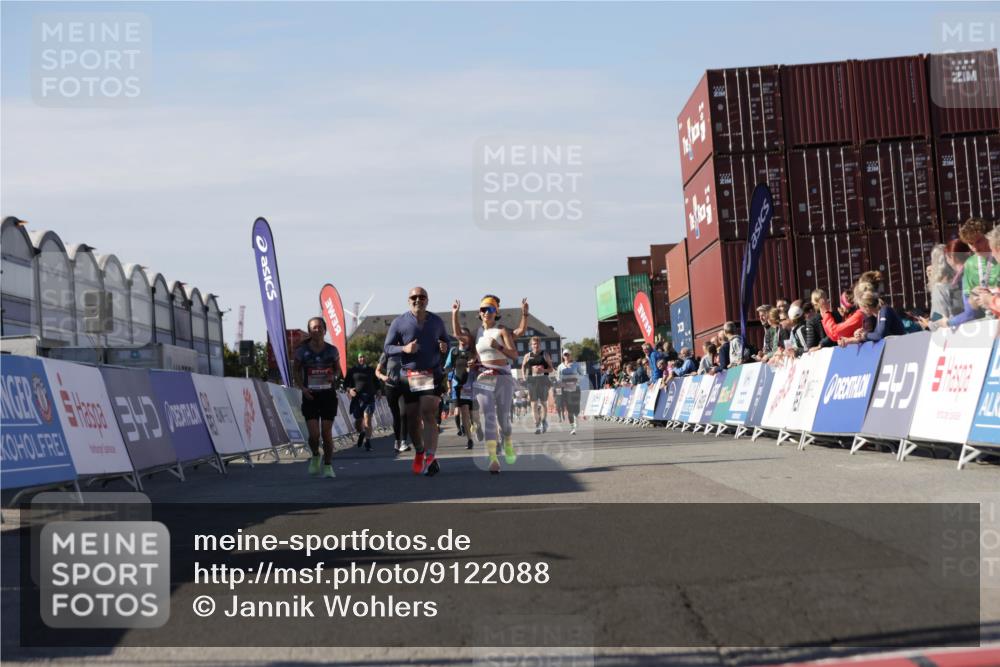03.10.2025 - Köhlbrandbrückenlauf Jannik Wohlers http://msf.ph/oto/9122088 03.10.2025 13:39:11 Ziel 4531, 5111, 5766 meine-sportfotos.de