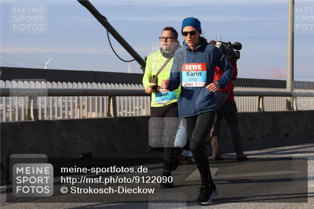 03.10.2025 - Köhlbrandbrückenlauf Strokosch-Dieckow http://msf.ph/oto/9122090 03.10.2025 09:58:41 Position 2 2618, 2752 meine-sportfotos.de