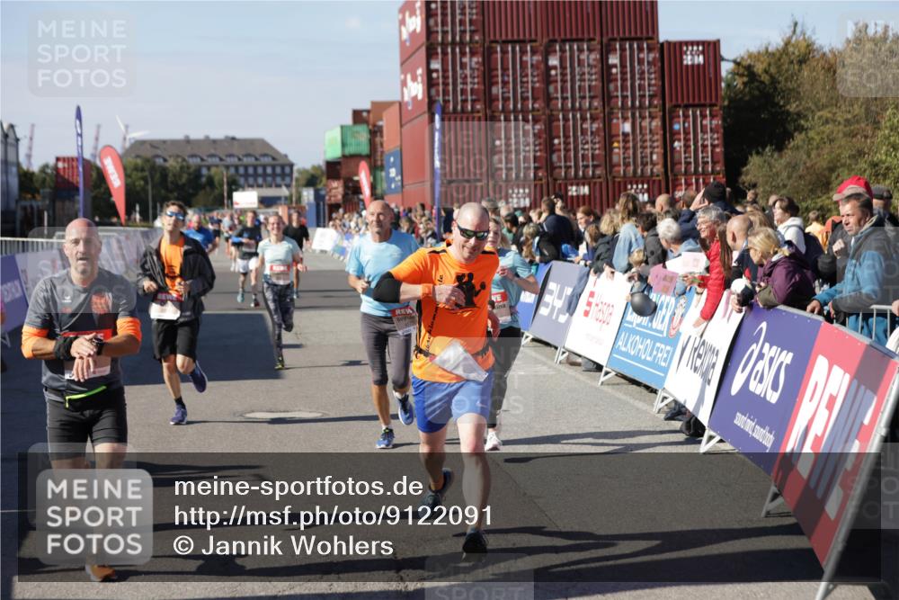 03.10.2025 - Köhlbrandbrückenlauf Jannik Wohlers http://msf.ph/oto/9122091 03.10.2025 13:05:00 Ziel 4175, 4217, 4240, 4751, 5670, 5785, 5951, 5952, 6561, 6719 meine-sportfotos.de
