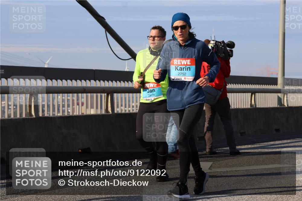03.10.2025 - Köhlbrandbrückenlauf Strokosch-Dieckow http://msf.ph/oto/9122092 03.10.2025 09:58:41 Position 2 100, 2618, 2752 meine-sportfotos.de